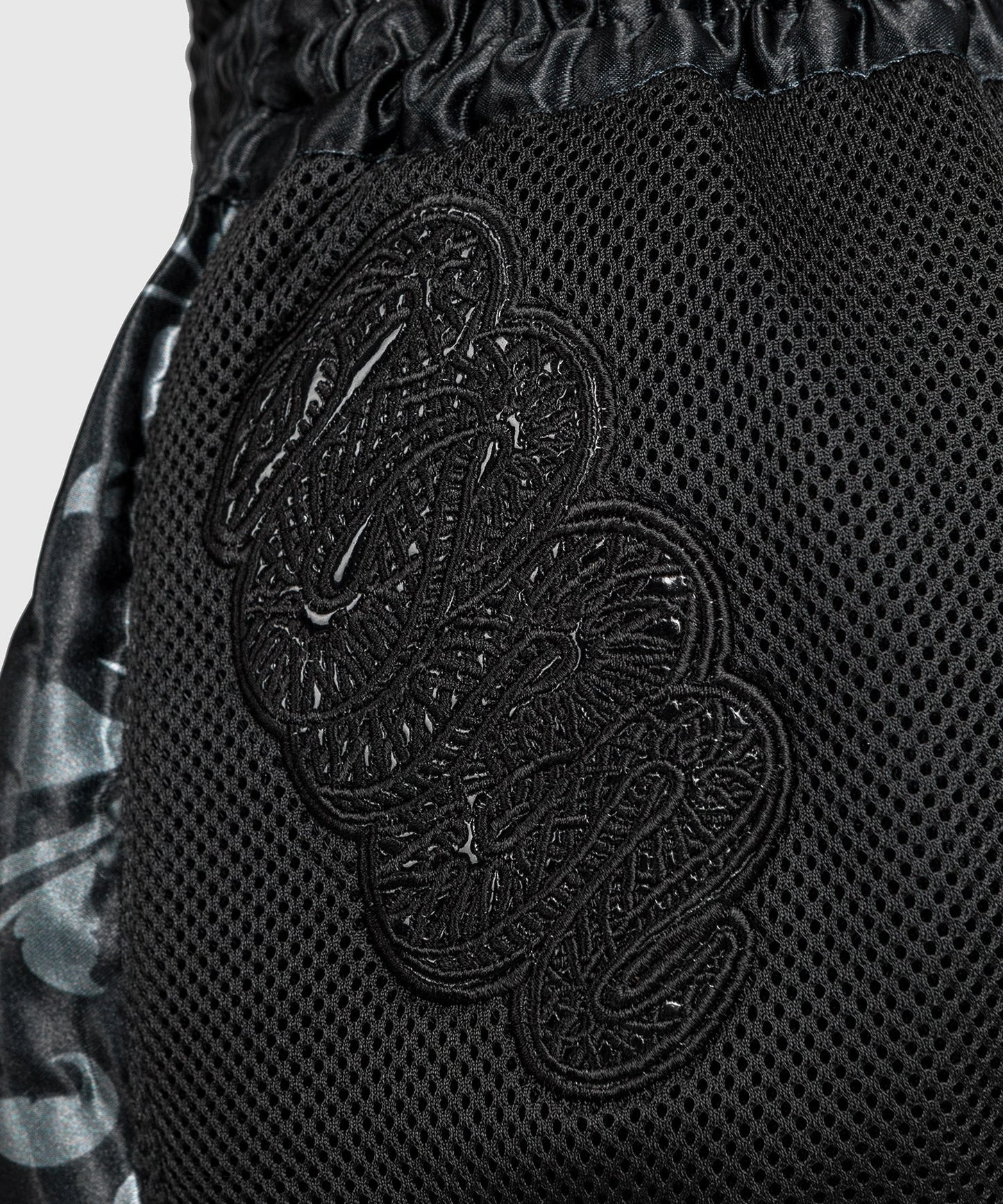 Short Muay Thai Absolute 2.0 Full Black VENUM - S